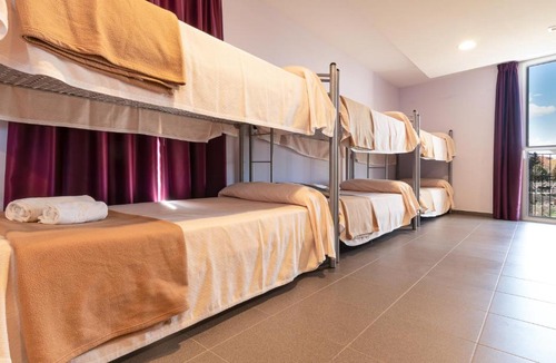 Cella Hostel | Albergue "El Río"
