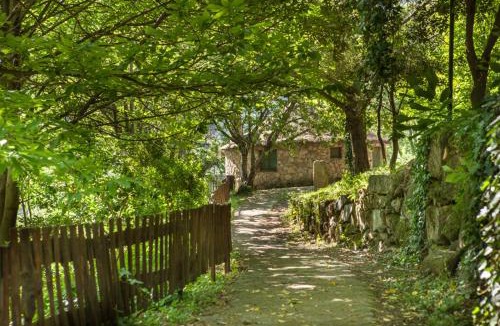 Banos de Montemayor House | Albergue El Solitario