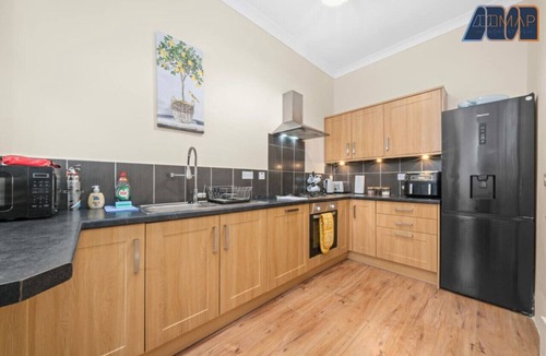 Gourock House | Albert Road 3Bed With Parking