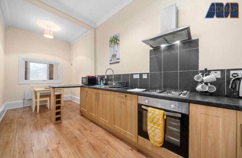 Gourock House | Albert Road 3Bed With Parking