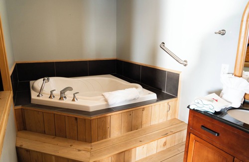 Shelburne Hotel | Albert's
