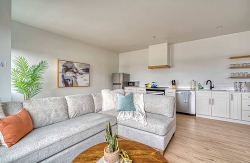 Humboldt Apartment | Alberta Arts - 2BR - Prime Spot - Modern Vibes