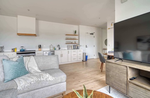 Humboldt Apartment | Alberta Arts - 2BR - Prime Spot - Modern Vibes