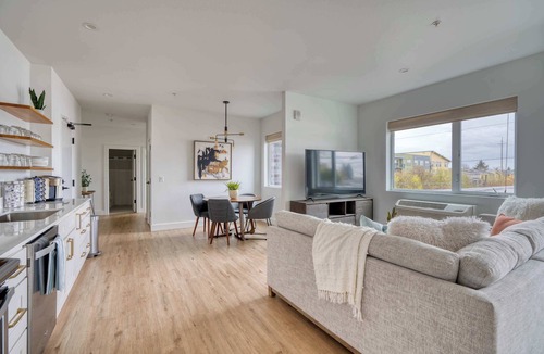 Humboldt Apartment | Alberta Arts - 2BR - Prime Spot - Modern Vibes