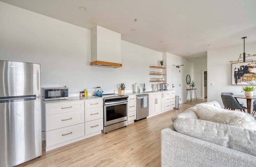 Humboldt Apartment | Alberta Arts - 2BR - Prime Spot - Modern Vibes