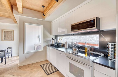 Alberta Arts District Condo | Alberta Arts Escape - Modern 3BR Townhome