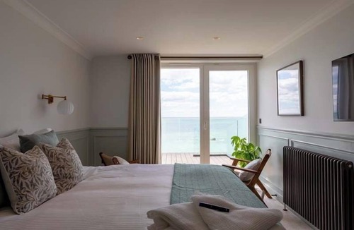 Freshwater Bay Hotel | Albion Hotel