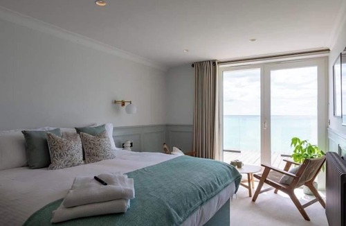 Freshwater Bay Hotel | Albion Hotel