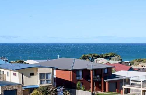 Apollo Bay House | Albion - Stylish & Stunning