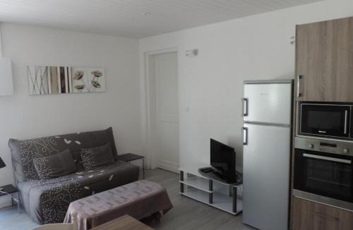 Sainte-Eulalie-en-Born House | Albizzia