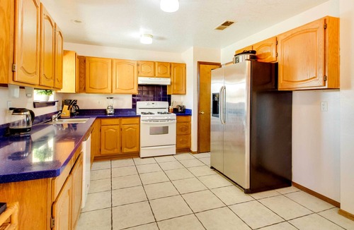 Paradise Hills Civic Cottage | Albuquerque Home w/Spacious Yard & Fire Pit!