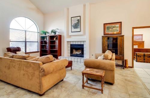 Paradise Hills Civic House | Albuquerque Home w/Spacious Yard & Fire Pit!