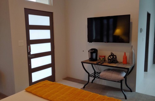 Ventana Ranch House | Albuquerque West Contemporary Casita Retreat with a View
