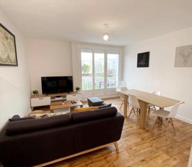 Chateau Apartment | Alcove, 4 Chambres - Proche tram - Centre Nantes
