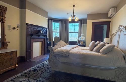 Lebanon - Pine Grove Bed & Breakfast | Alden Villa