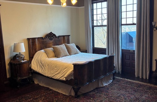Lebanon - Pine Grove Bed & Breakfast | Alden Villa