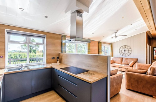 Saintbury Ski Chalet | Alderminster Lodge Premier