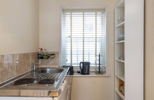 Tower Hill Apartment | Aldgate London City Charming Studio 5