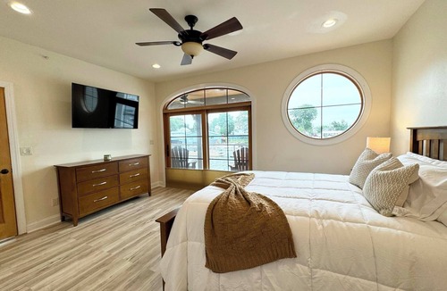 Alexandria Bay Apartment | Alex Bay Waterfront w/Boat slips