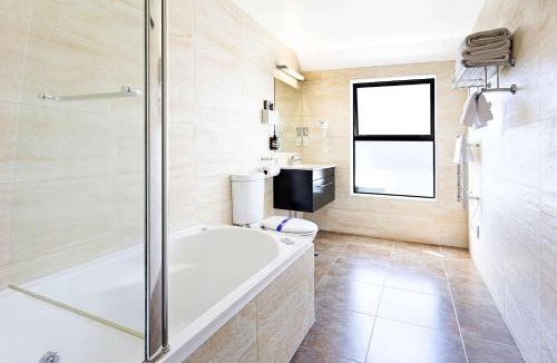 Epsom Hotel | Alexander Inn