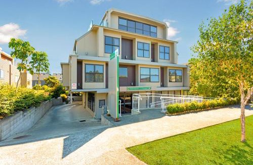 Epsom Hotel | Alexander Inn