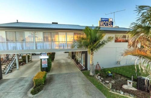 Warwick Hotel | Alexander Motel