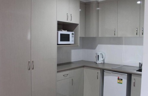 Warwick Hotel | Alexander Motel