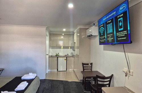 Warwick Hotel | Alexander Motel