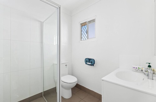 Warwick Hotel | Alexander Motel