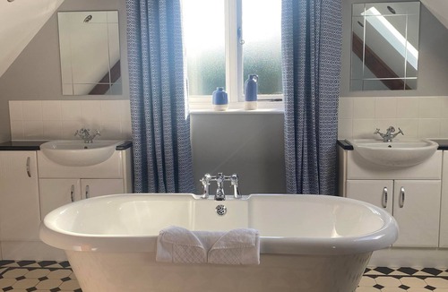 Putley Hotel | Alexander Park Resort