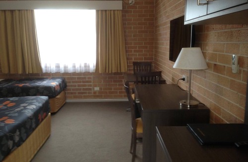 Vineyard Hotel | Alexander The Great Motel