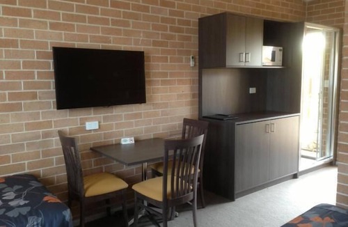 Vineyard Hotel | Alexander The Great Motel