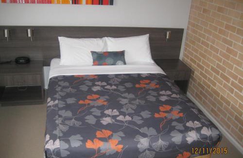 Vineyard Hotel | Alexander The Great Motel