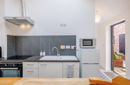 Ellesmere Cottage | Alexander Z - UK43586