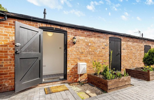 Ellesmere Cottage | Alexander Z - UK43586