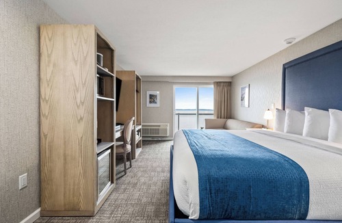 Traverse City Hotel | Alexandra Inn