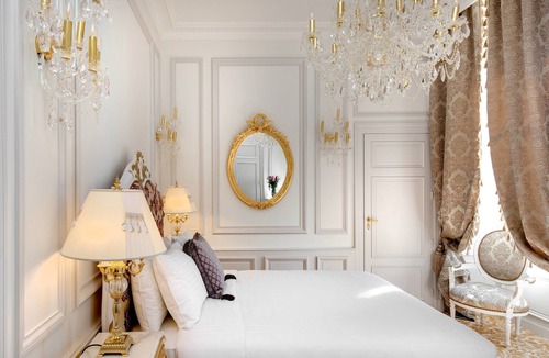 Mazieres-en-Gatine Hotel | Alexandra Palace - La Maison Younan
