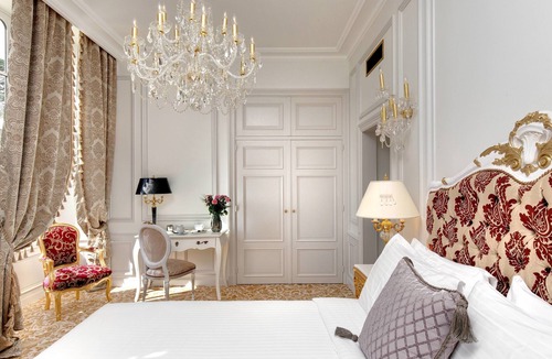 Mazieres-en-Gatine Hotel | Alexandra Palace - La Maison Younan
