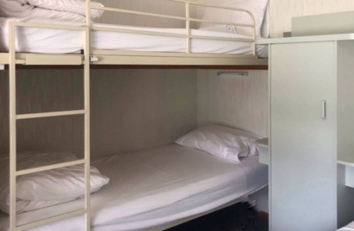 Alexandra Cabin | Alexandra Parklife. Studio 3