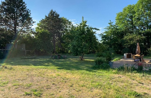 Bouhy House | Alfred and George, Le Gîte