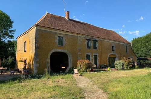 Bouhy House | Alfred and George, Le Gîte