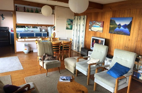 Algies Bay House | Algies Bay holiday home