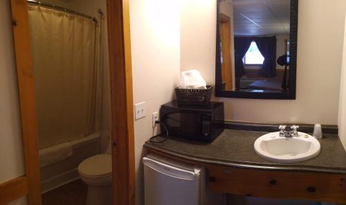 Wawa Hotel | Algoma Motel