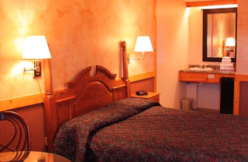 Wawa Hotel | Algoma Motel