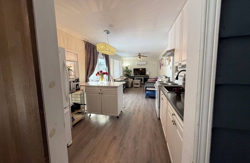 Highlands East House | Algonquin S Lakeview 3BR H-Tub W-Stove Sandy Beach, Algonquin S Lakeview 3BR H-Tub W-Stove Sandy Bea