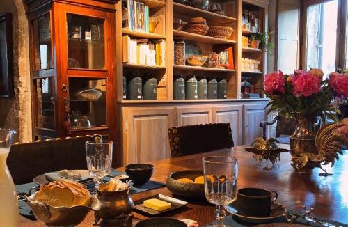 Flavigny-sur-Ozerain Bed & Breakfast | Algranate - Maison du Tisserand