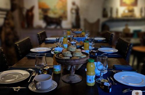 Flavigny-sur-Ozerain Bed & Breakfast | Algranate - Maison du Tisserand