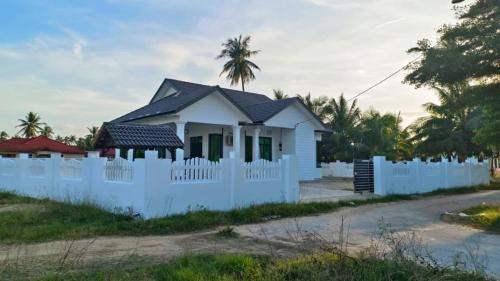 Kota Bharu House | Alhambra Beach Staycation - Bachok