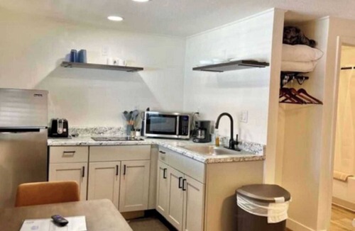 Lake of the Ozarks Apartment | Alhonna Resort's 1 Bedroom Efficiency Unit 22