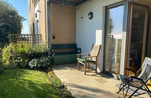 Dovercourt Apartment | Alice`s Beachside Haven